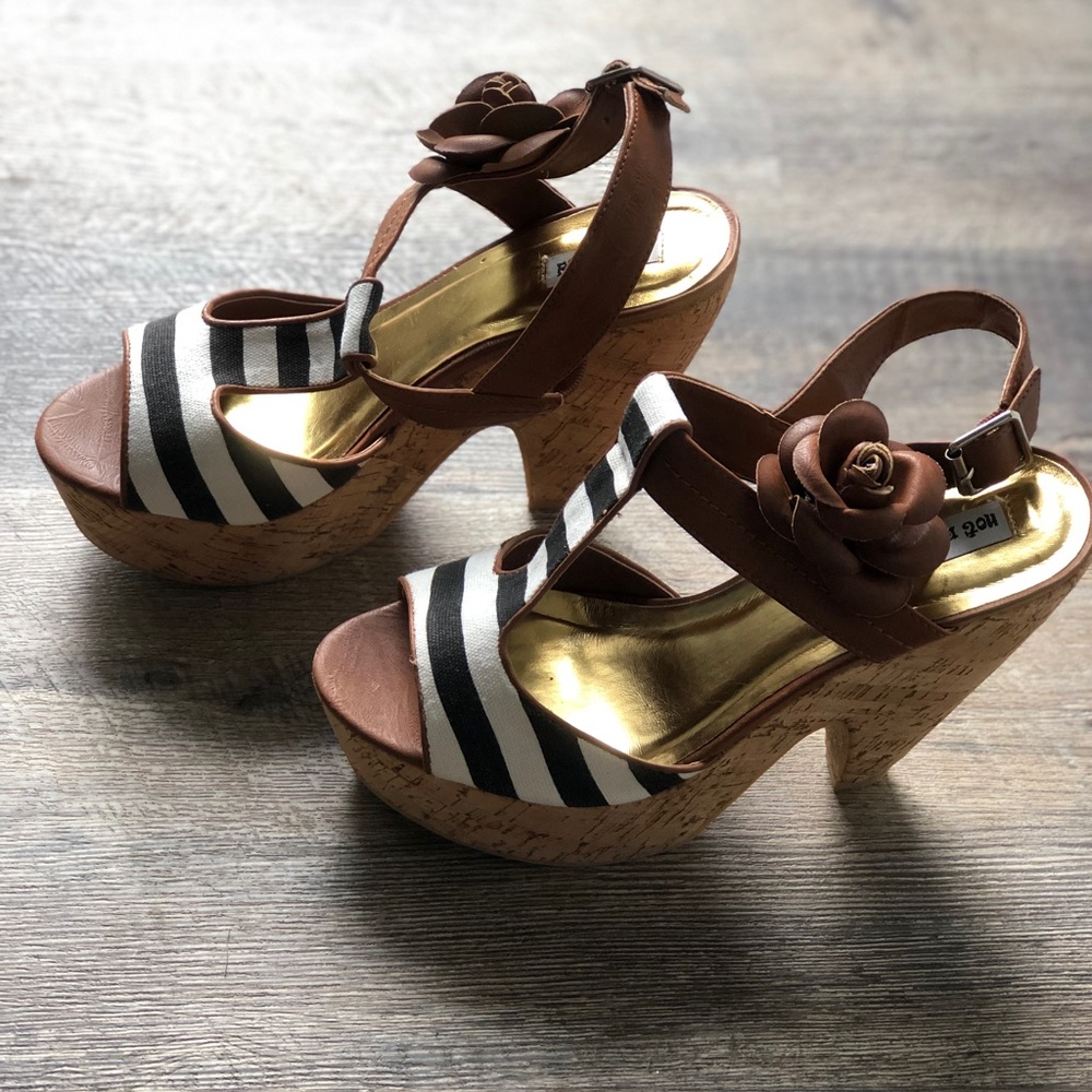 Black and White wedge